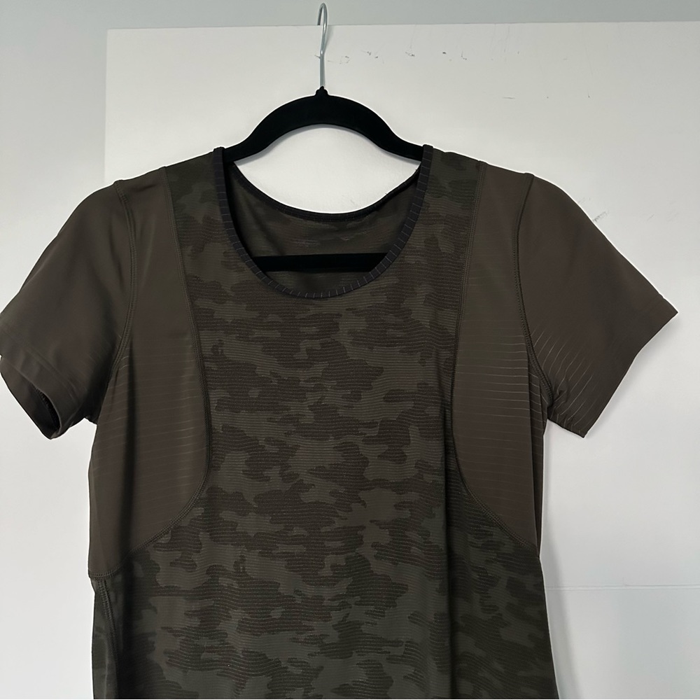 Lululemon Camo Green Run For Days Short Sleeve 6/8